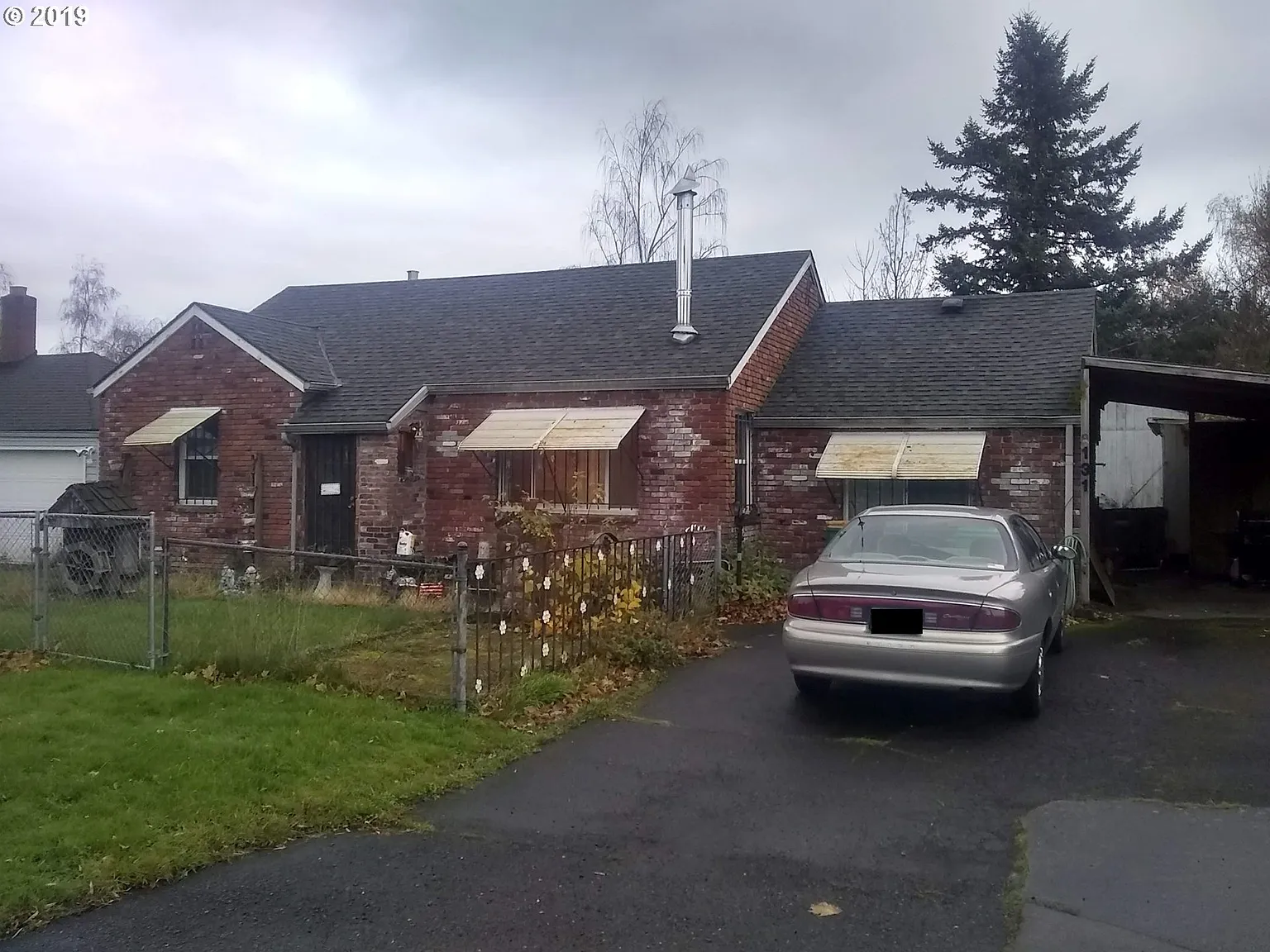 131 Maple Blvd photo 1