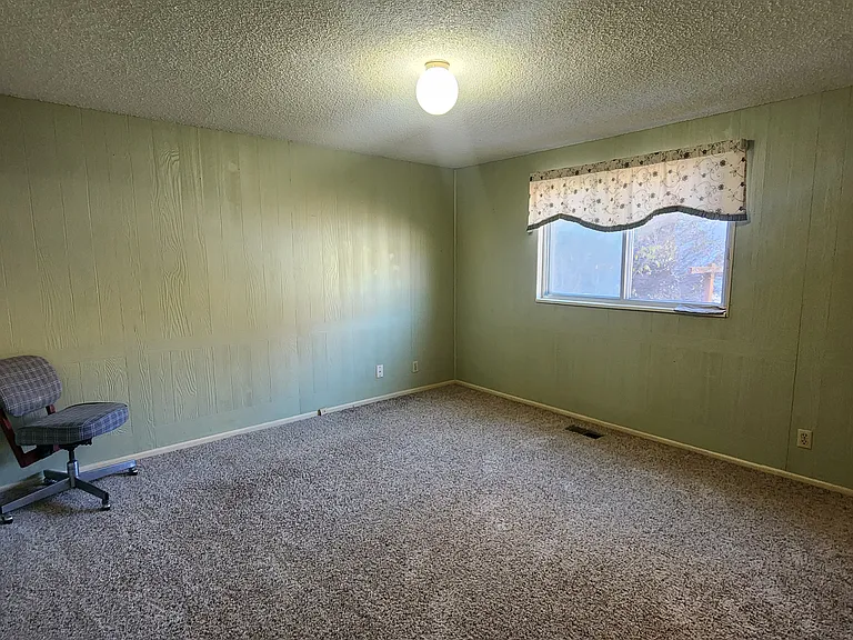 1345 E Victory Way — Photo 9