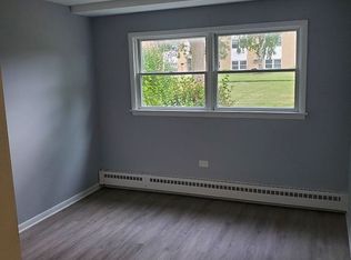 390 Executive Dr APT 302, Carol Stream, IL 60188
