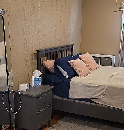 Largest bedroom with furniture (does not stay)