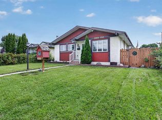 2011 151st Ave NW, Edmonton, AB T5Y 1W1