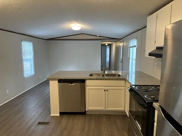 3 bed, 2.0 bath, 987 sqft, $1,100 — Photo 4