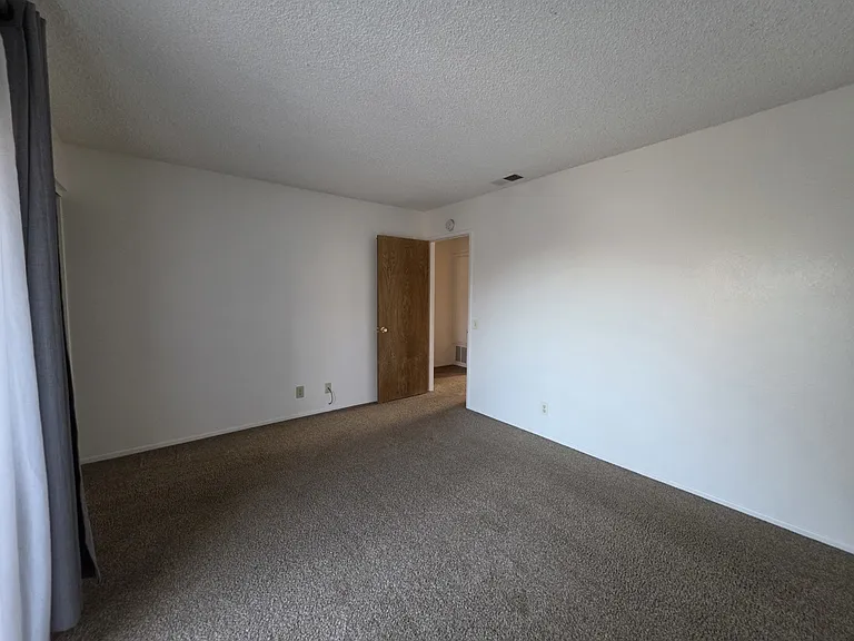 1113 W Cypress Ave — Photo 14