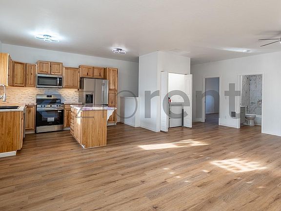 3rd image of 307 E Thorn St