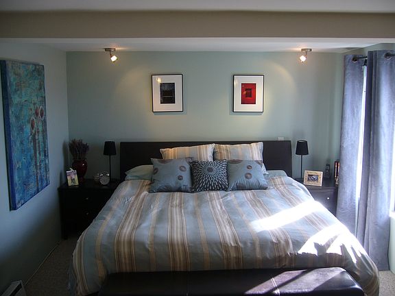 4th image of 1007 Rhode Island St