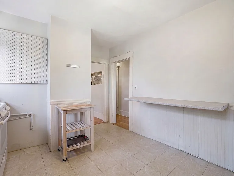 19 Irma Ave #B — Photo 5