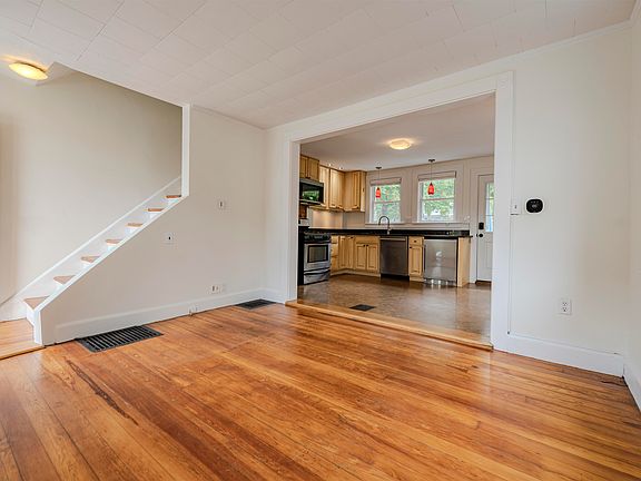 3rd image of 189 Concord Way