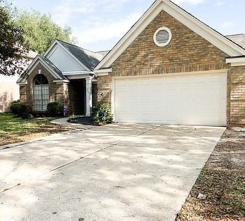 3rd image of 1535 Park Briar Dr