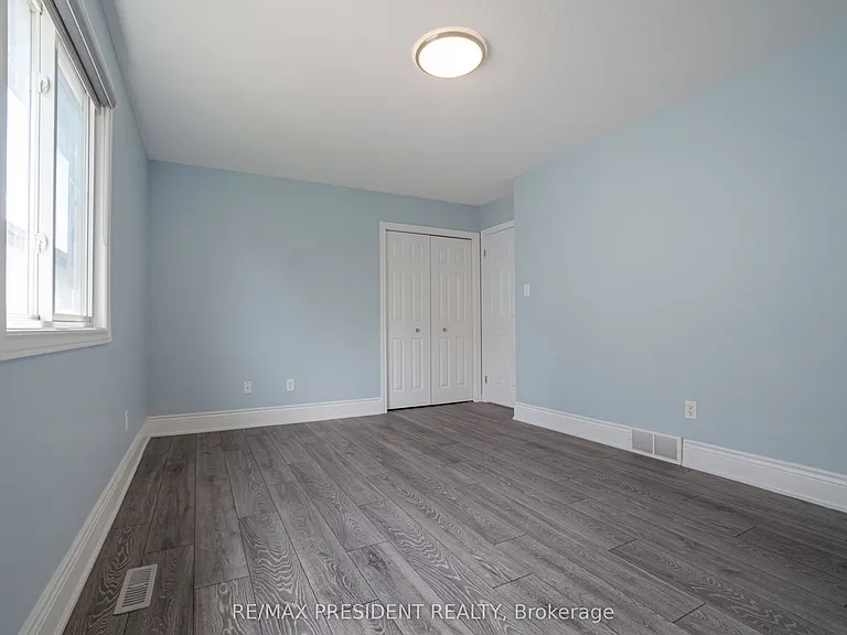 1565 Mickleborough Ct — Photo 23