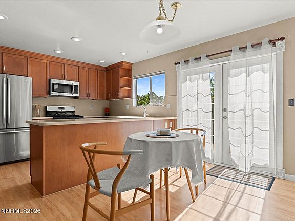 4th image of 1560 Reno View Dr