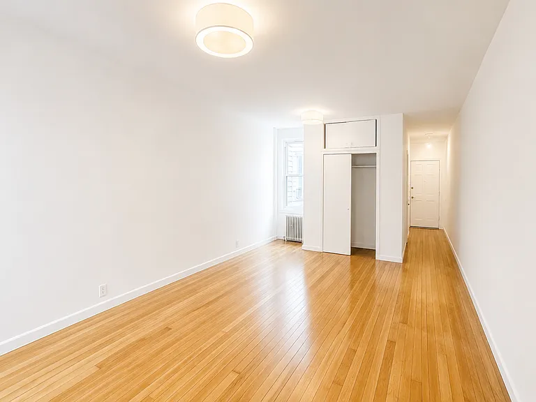 72-45 60th Ln #1R — Photo 3