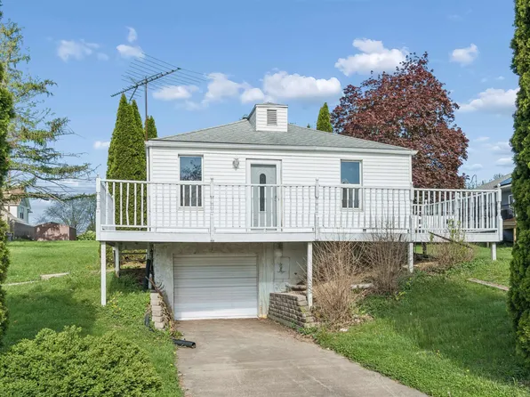 361 Clinton Ave, East Dubuque, IL 61025