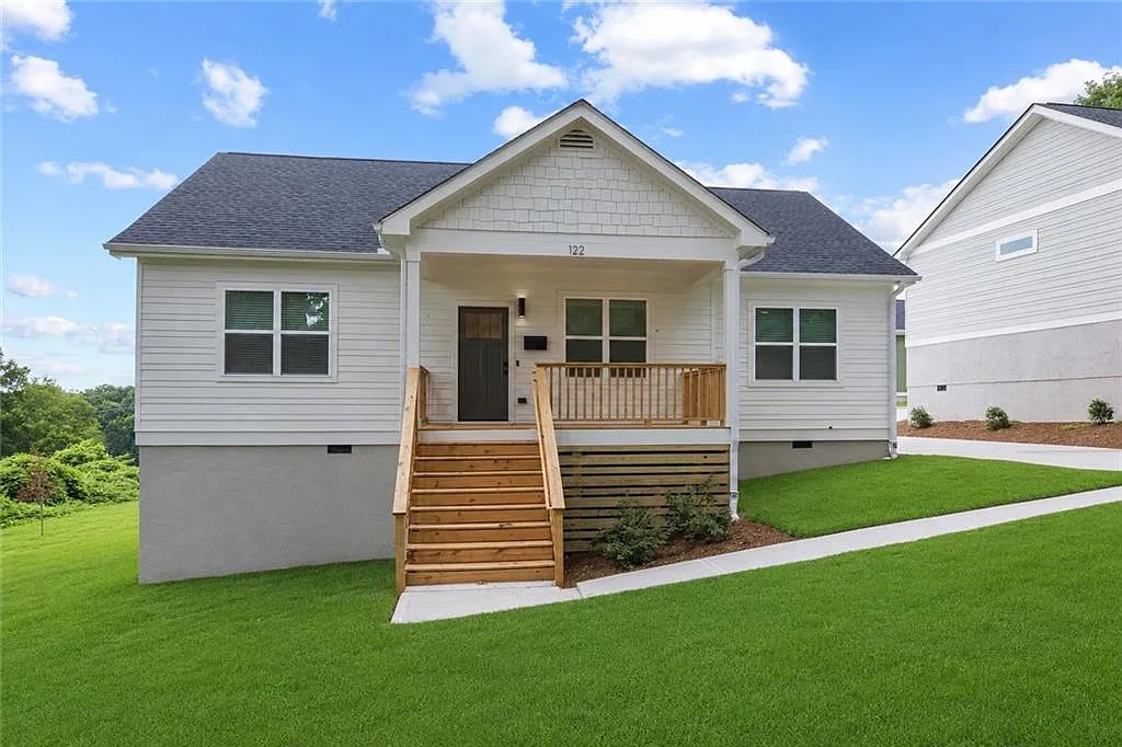 4 bed, 2.0 bath, 1310 sqft, $3,200 — Photo 1
