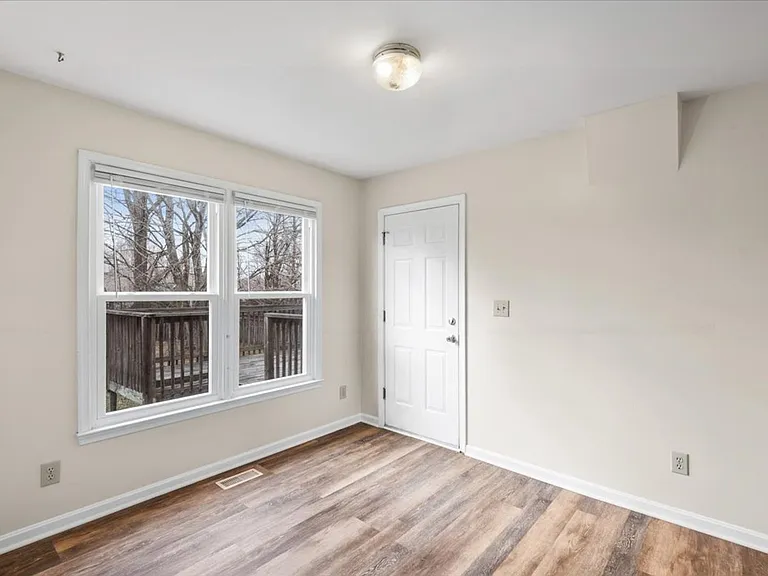 10704 Live Oak Ct — Photo 10