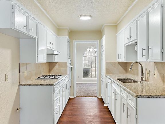 3rd image of 2802 Ashbury Dr