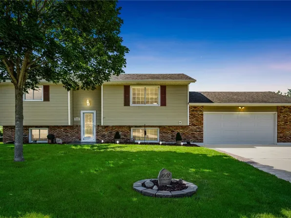 1002 W 17th St, Vinton, IA 52349