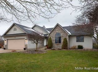 817 Beech St, Lake Odessa, MI 48849