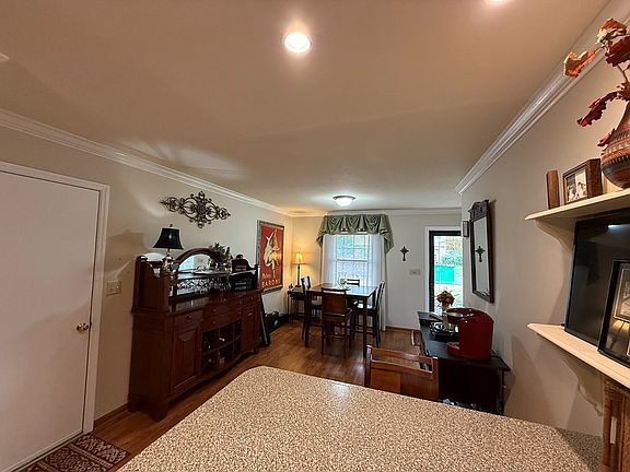 5th image of 1145 Meadow Ln
