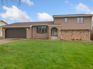 8276 Blaine Pl, Crown Point, IN 46307