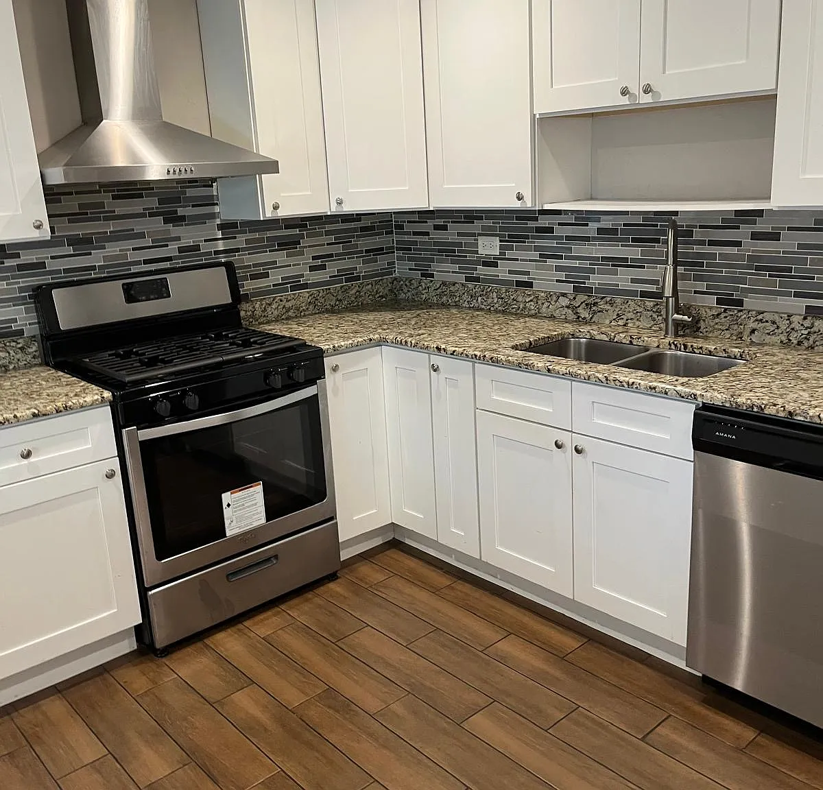 3 bed, 1.5 bath, 1550 sqft, $2,750 — Photo 2