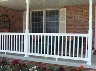 115 Falcon Ridge Dr, Le Roy, IL 61752