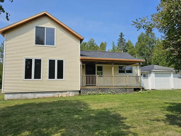 1121 N County Road 432 Rd, Gulliver, MI 49840