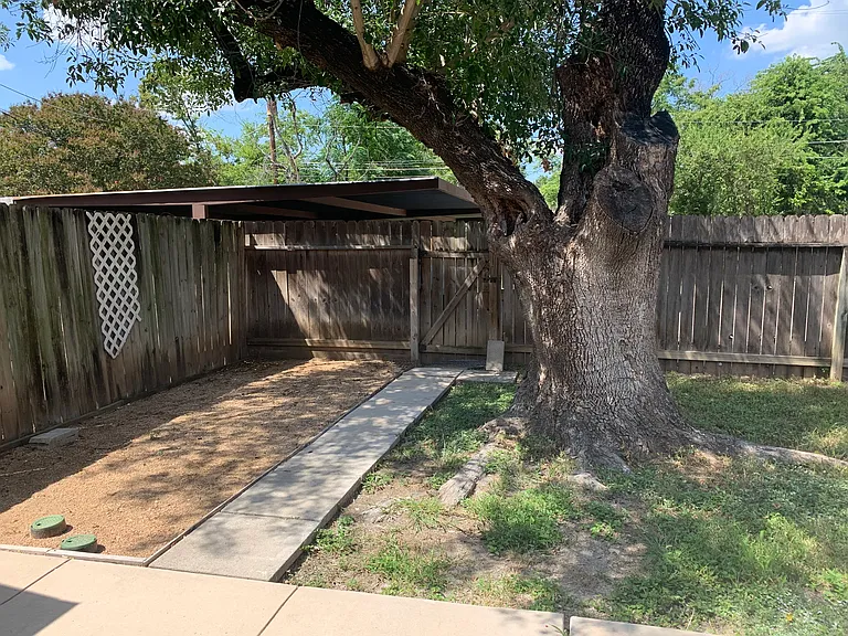 105 Travertine Ln #B — Photo 27