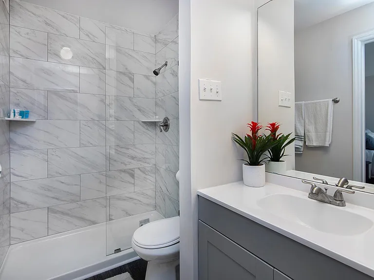 212 W 10th St #17 — Photo 18