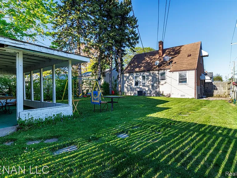 6001 Warwick St — Photo 19