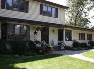 2 Rodney St, Saint James, NY 11780