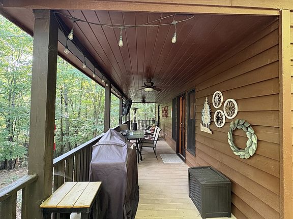 3rd image of 120 Hideaway Ln