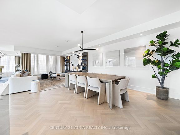 3rd image of 455 Wellington St W #810