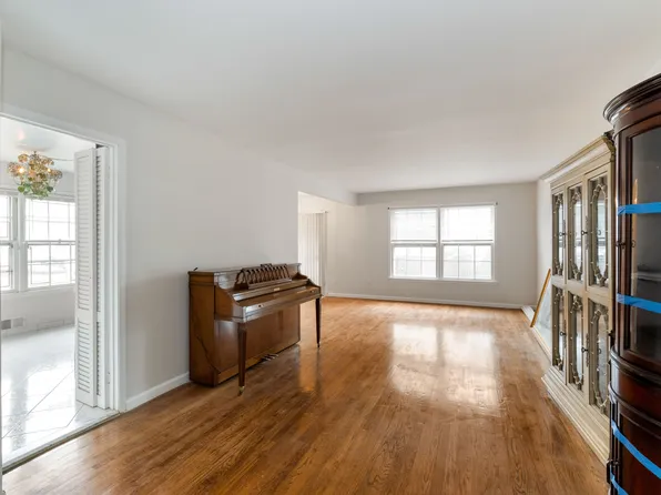 215-03 17th Avenue image 5 of 37