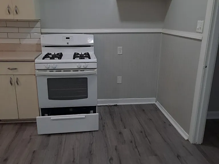 202 W 26th Ave — Photo 12