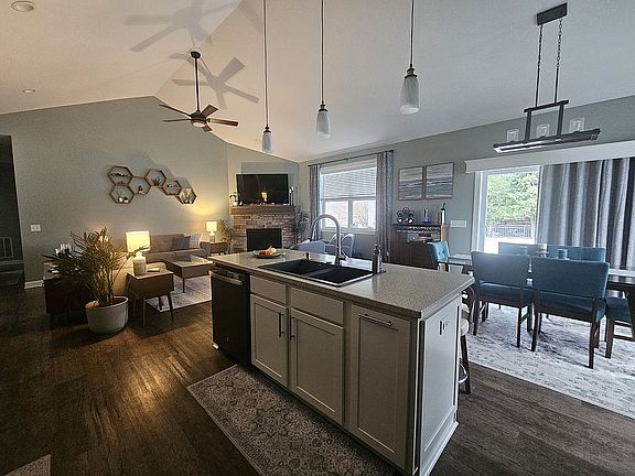 4th image of 8564 Castlebar Ln