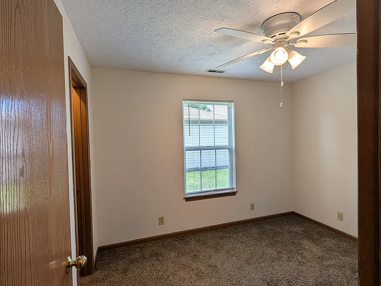 90 Phillips Ct — Photo 15