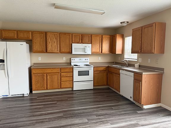 4th image of 7962 Champaign Dr