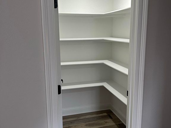 3rd image of 601 Nichols Pl