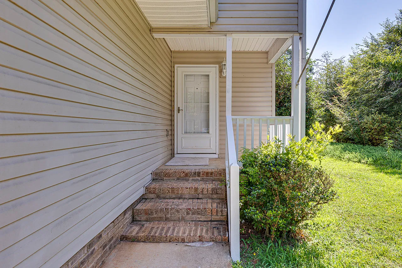 3 bed, 2.5 bath, 1286 sqft, $1,650 — Photo 3