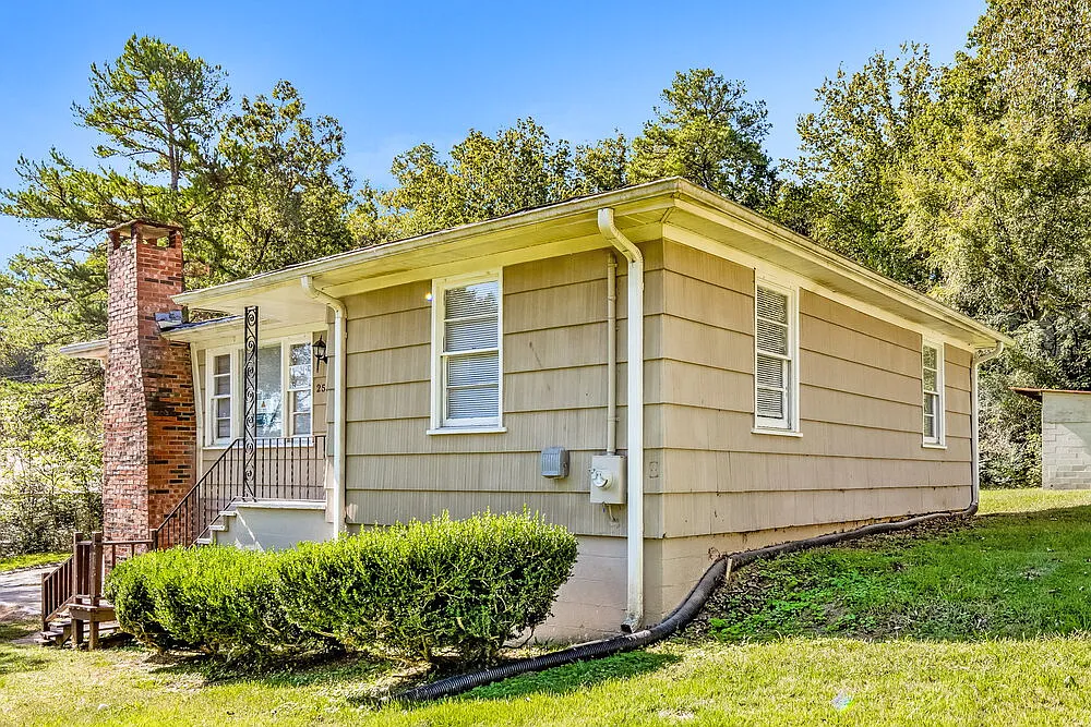 3 bed, 1.0 bath, 1976 sqft, $1,610 — Photo 4