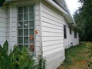 2nd image of 609 S Grand Ave
