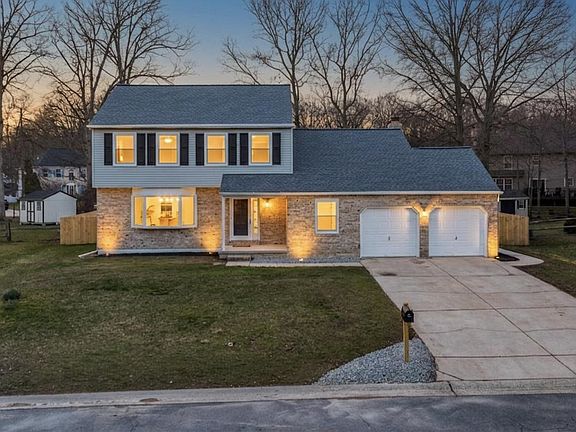 2nd image of 210 W Silver Fox Rd