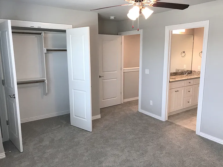 C1 (1-car) Master Bed