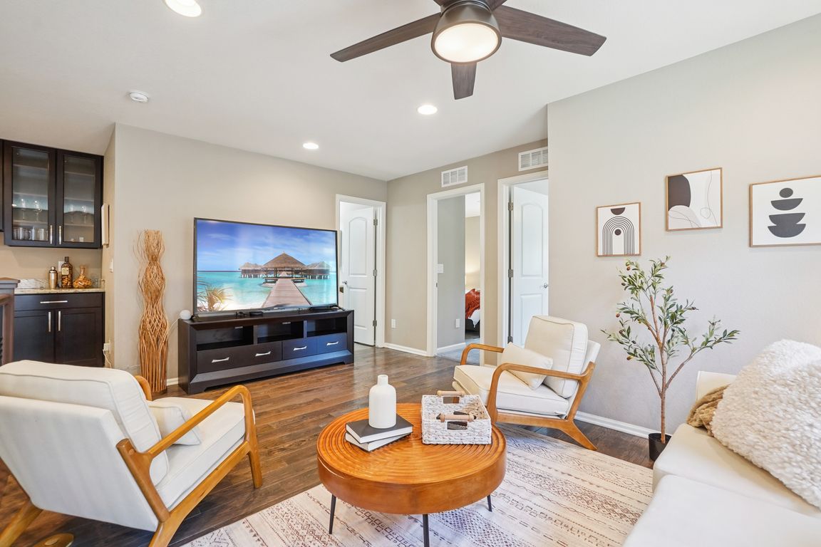S Dallas Cir-1106-024.jpg