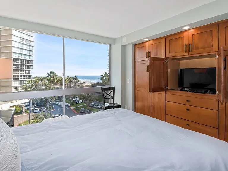 1810 Avenida Del Mundo #508 — Photo 22