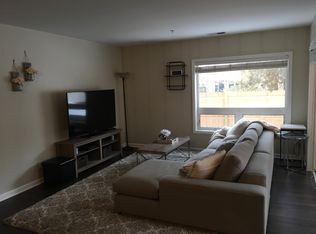 1635 N Milwaukee Ave APT 103, Libertyville, IL 60048