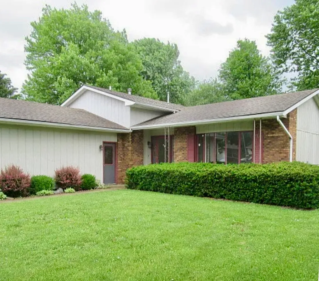 1026 Illinois Drive - 1 — Photo 2