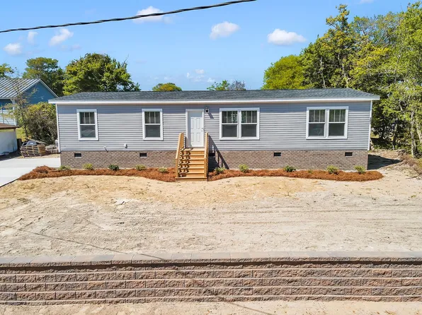 301 Barnes St, Emerald Isle, NC 28594