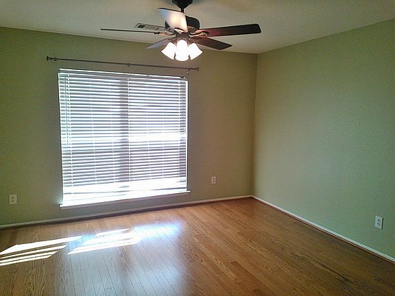 FLEX ROOM COULD BE DEN/STUDY/LIBRARY/ANYTHING!