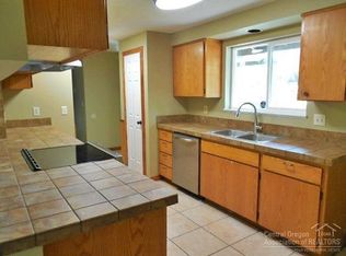 643 SW 25th St, Redmond, OR 97756